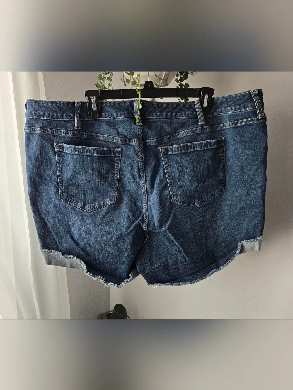 Torrid Denim Shorts Women's Plus Size 24 Blue Jean Cuffed Mid Rise Stretch